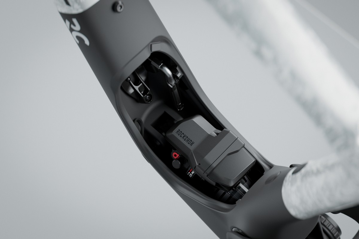 Elektronsko krmiljeno vzmetenje RockShox Flight Attendant na Spark RC